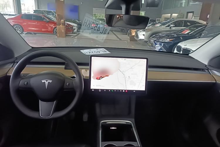 Used Tesla Model Y 2021 Standard Range Rear-Wheel Drive Version Center Console