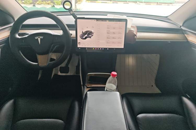 Used Tesla Model Y 2021 Standard Range Rear-Wheel Drive Version Center Console
