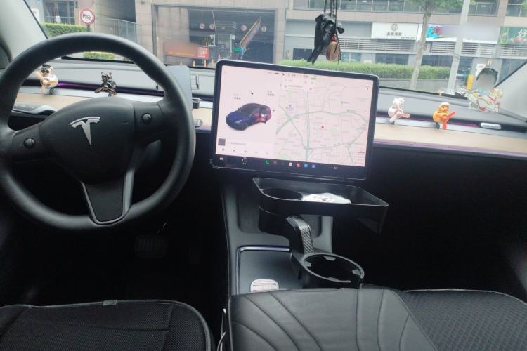 Used Tesla Model Y 2021 Standard Range Rear-Wheel Drive Version Center Console