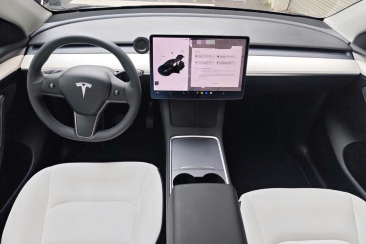 Used Tesla Model Y 2021 Long-Range All-Wheel-Drive Version 3D7 Center Console