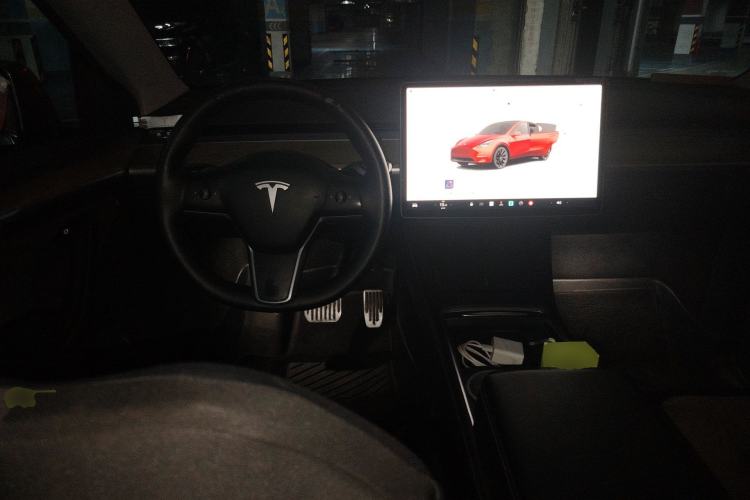 Used Tesla Model Y 2021 Long-Range All-Wheel-Drive Version Center Console