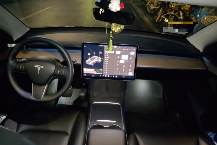 Used Tesla Model Y 2021 Standard Range Rear-Wheel Drive Version Center Console