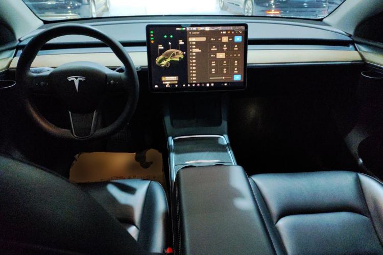 Used Tesla Model Y 2021 Long-Range All-Wheel-Drive Version Center Console
