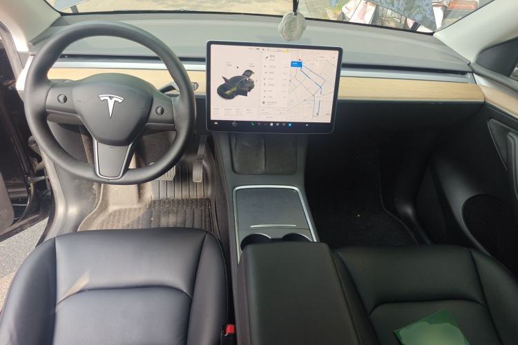 Used Tesla Model Y 2021 Standard Range Rear-Wheel Drive Version Center Console