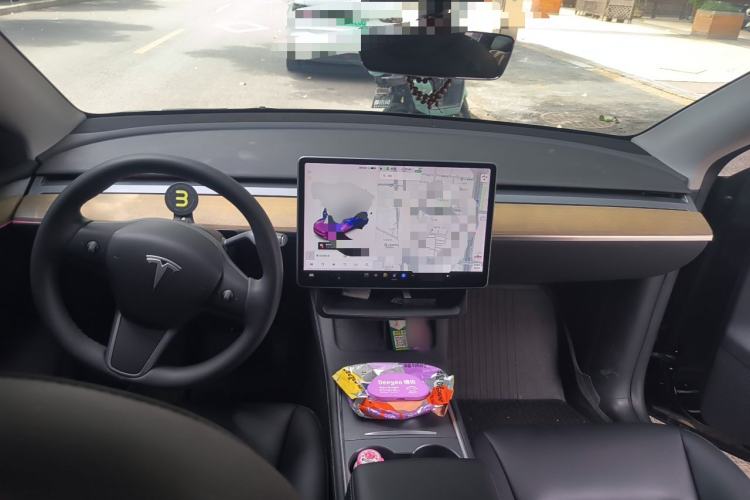 Used Tesla Model Y 2021 Standard Range Rear-Wheel Drive Version Center Console