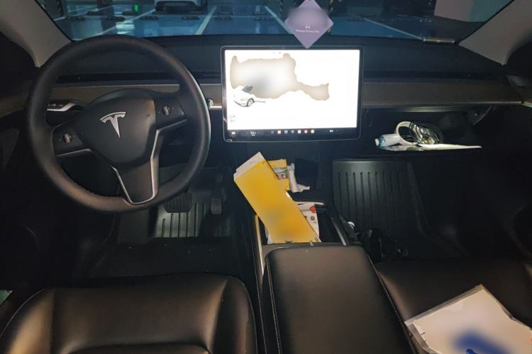 Used Tesla Model Y 2021 Standard Range Rear-Wheel Drive Version Center Console