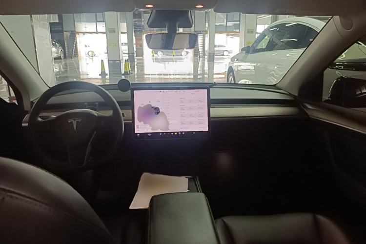 Used Tesla Model Y 2021 Long-Range All-Wheel-Drive Version 3D7 Center Console