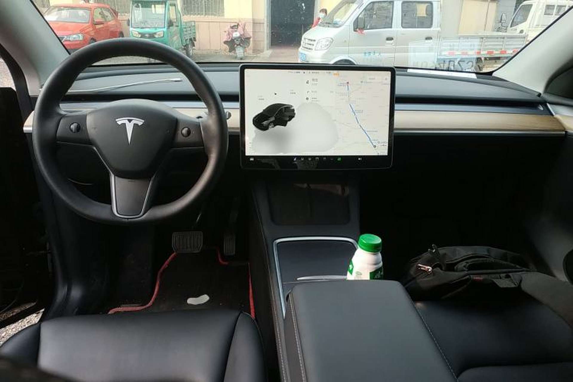 Used Tesla Model Y 2021 Standard Range Rear-Wheel Drive Version Center Console