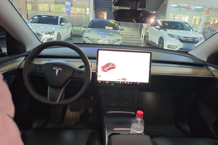 Used Tesla Model Y 2021 Long-Range All-Wheel-Drive Version 3D7 Center Console
