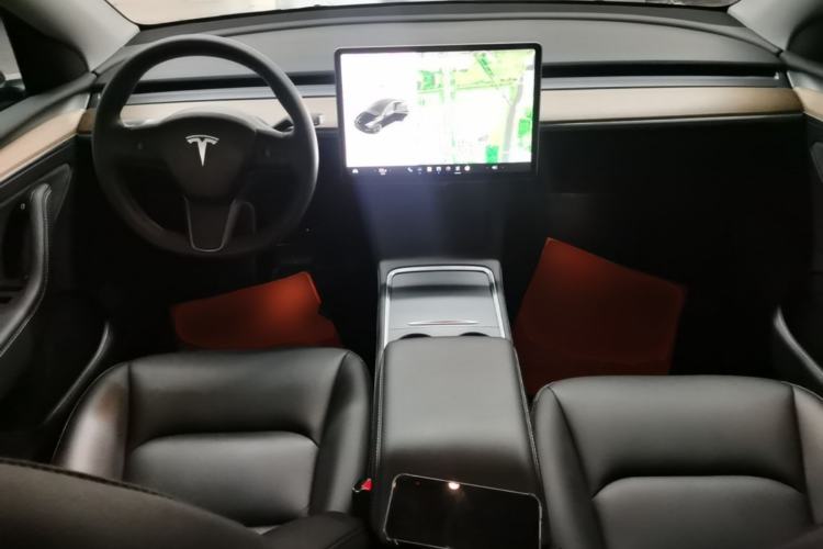 Used Tesla Model Y 2021 Standard Range Rear-Wheel Drive Version Center Console