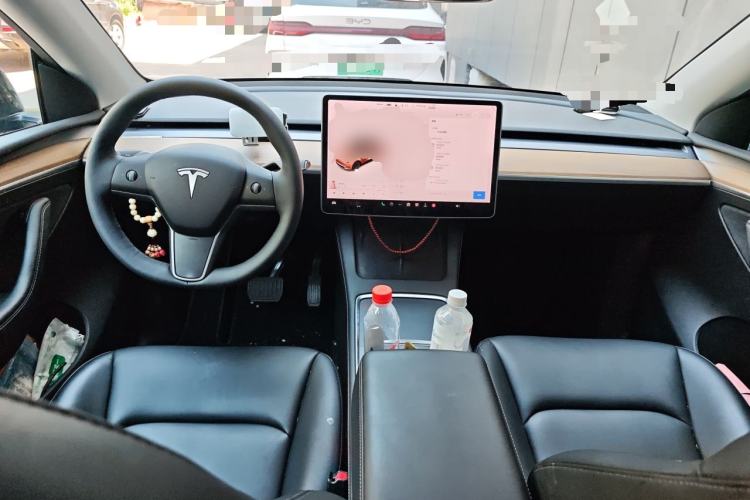 Used Tesla Model Y 2021 Standard Range Rear-Wheel Drive Version Center Console