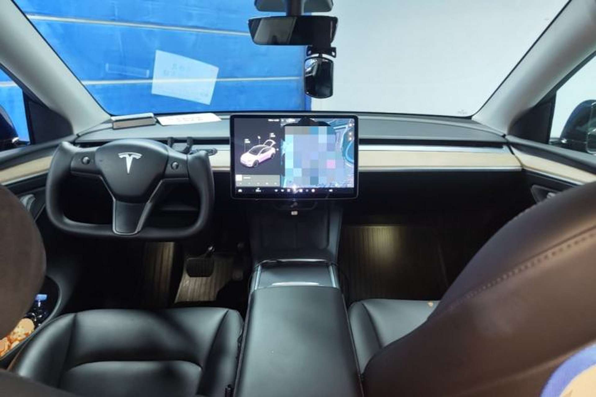Used Tesla Model Y 2021 Long-Range All-Wheel-Drive Version 3D7 Center Console