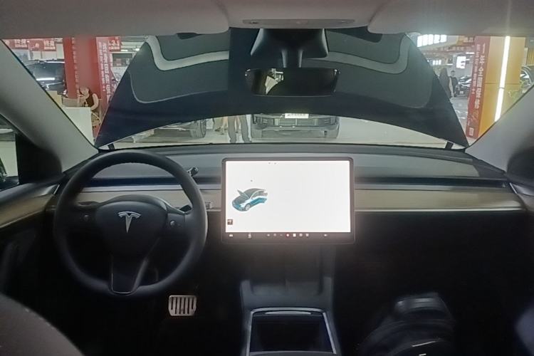 Used Tesla Model Y 2021 Standard Range Rear-Wheel Drive Version Center Console