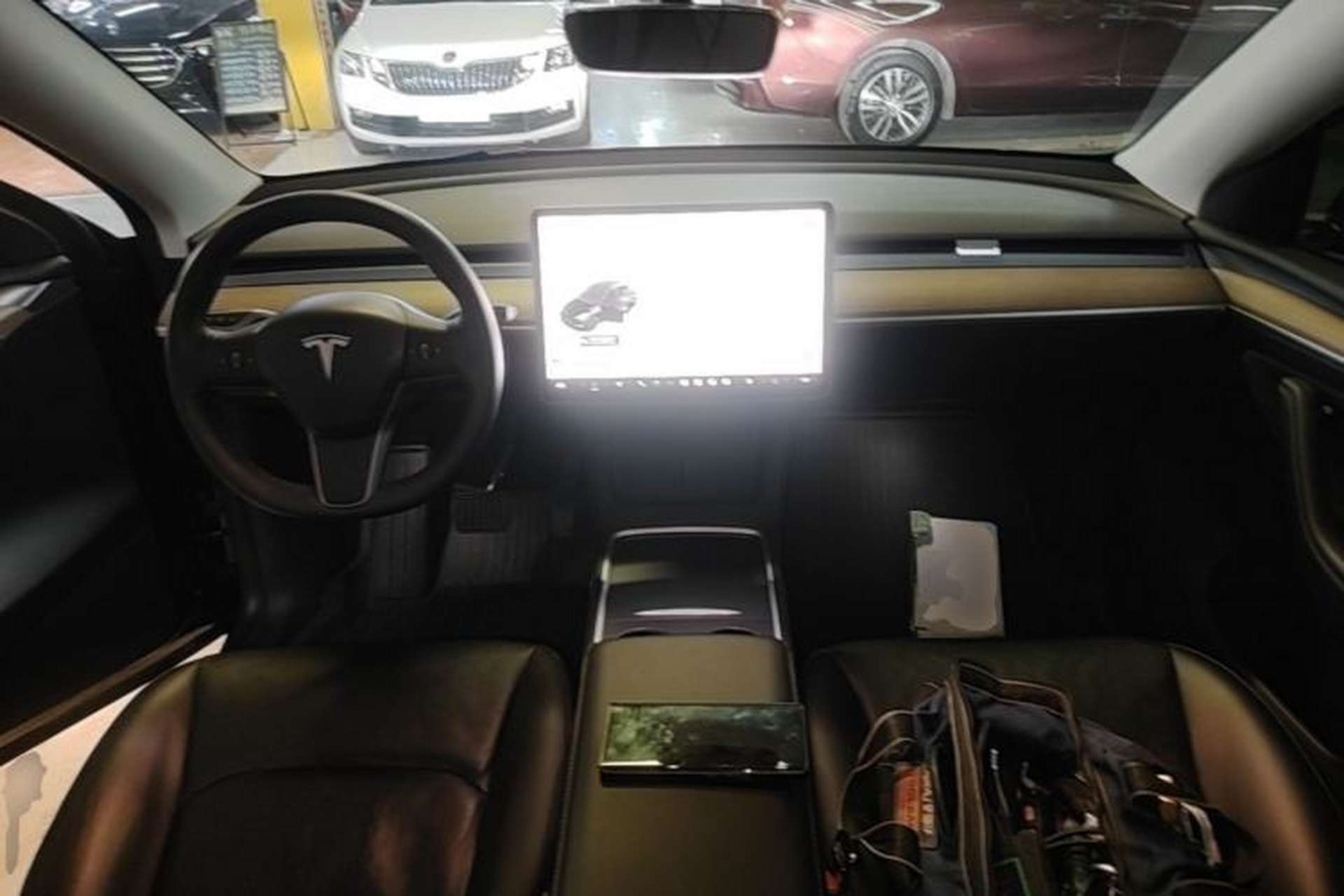 Used Tesla Model Y 2021 Standard Range Rear-Wheel Drive Version Center Console