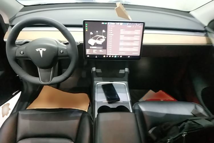 Used Tesla Model Y 2021 Standard Range Rear-Wheel Drive Version Center Console