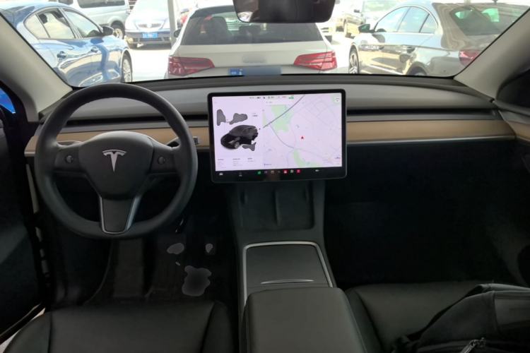 Used Tesla Model Y 2021 Standard Range Rear-Wheel Drive Version Center Console