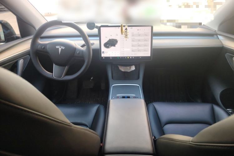 Used Tesla Model Y 2021 Standard Range Rear-Wheel Drive Version Center Console