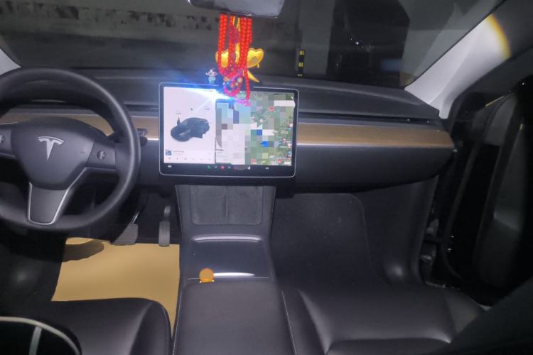 Used Tesla Model Y 2021 Standard Range Rear-Wheel Drive Version Center Console