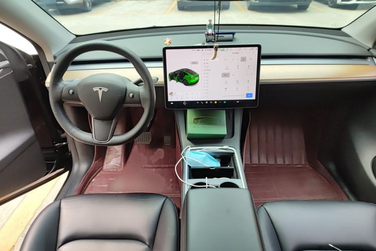 Used Tesla Model Y 2021 Standard Range Rear-Wheel Drive Version Center Console