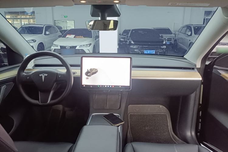 Used Tesla Model Y 2021 Standard Range Rear-Wheel Drive Version Center Console