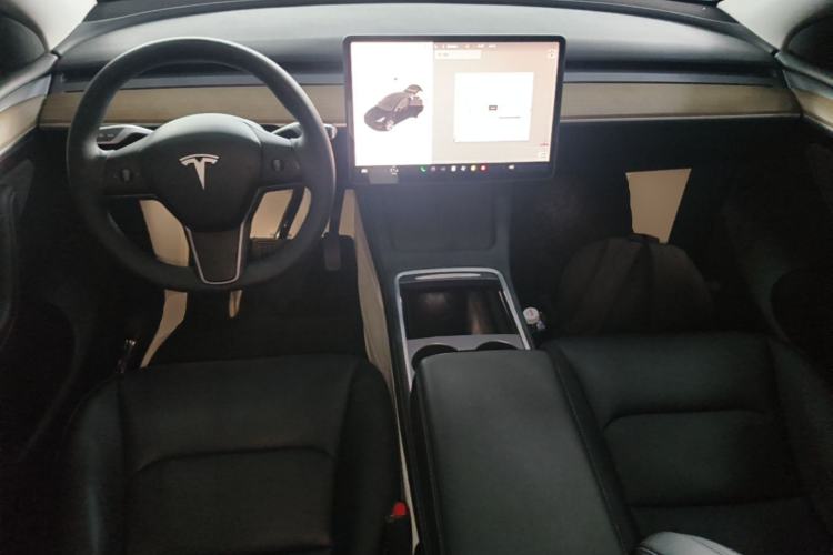 Used Tesla Model Y 2021 Standard Range Rear-Wheel Drive Version Center Console