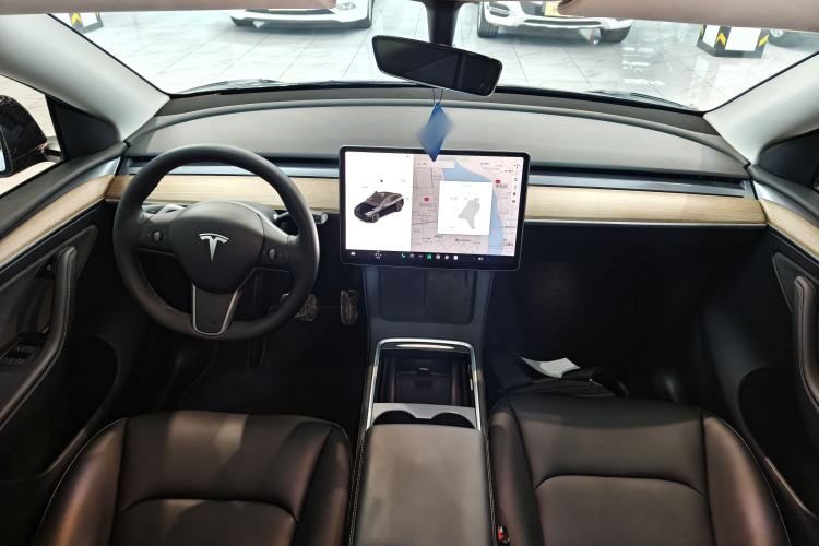 Used Tesla Model Y 2021 Standard Range Rear-Wheel Drive Version Center Console