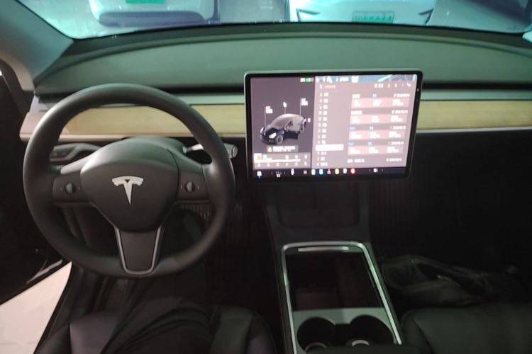 Used Tesla Model Y 2021 Standard Range Rear-Wheel Drive Version Center Console