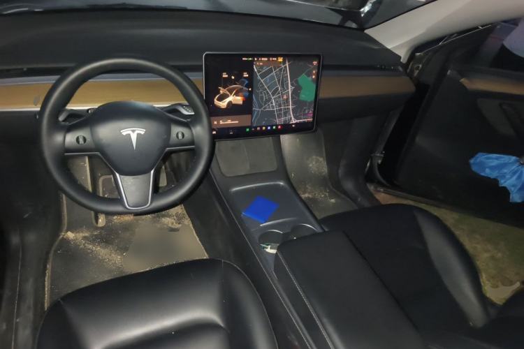 Used Tesla Model Y 2021 Standard Range Rear-Wheel Drive Version Center Console