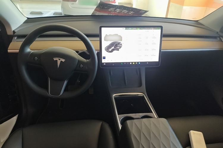 Used Tesla Model Y 2021 Standard Range Rear-Wheel Drive Version Center Console