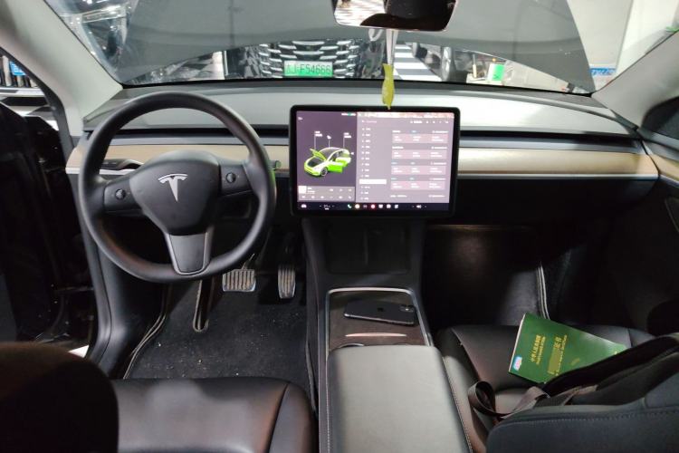 Used Tesla Model Y 2021 Standard Range Rear-Wheel Drive Version Center Console