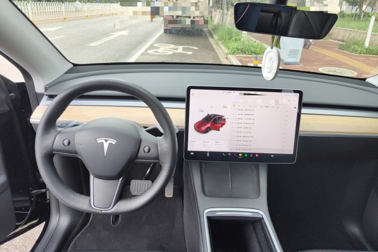 Used Tesla Model Y 2021 Standard Range Rear-Wheel Drive Version Center Console