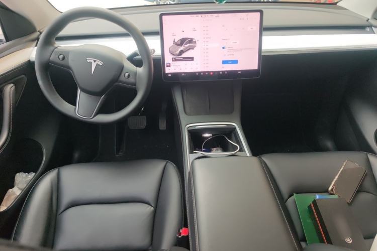 Used Tesla Model Y 2021 Standard Range Rear-Wheel Drive Version Center Console