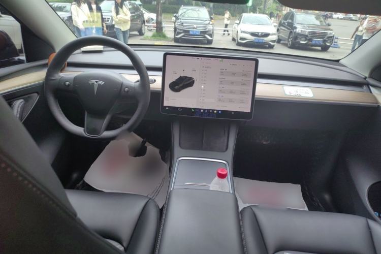Used Tesla Model Y 2021 Standard Range Rear-Wheel Drive Version Center Console