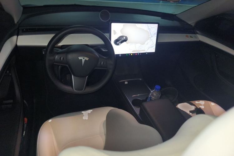 Used Tesla Model Y 2021 Standard Range Rear-Wheel Drive Version Center Console