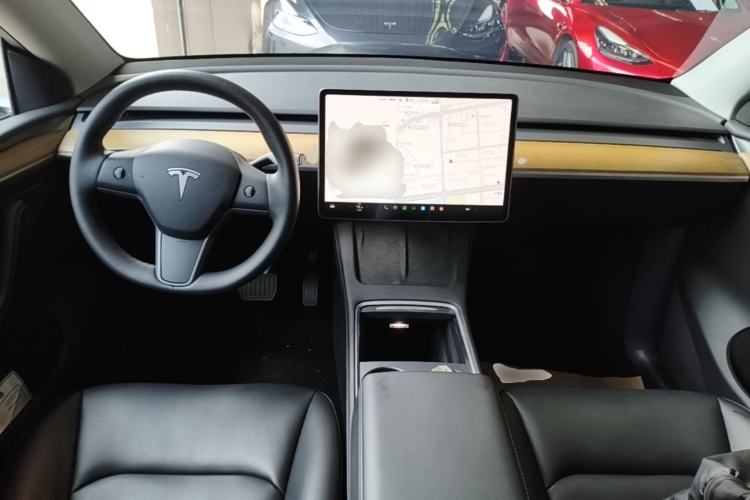 Used Tesla Model Y 2021 Standard Range Rear-Wheel Drive Version Center Console