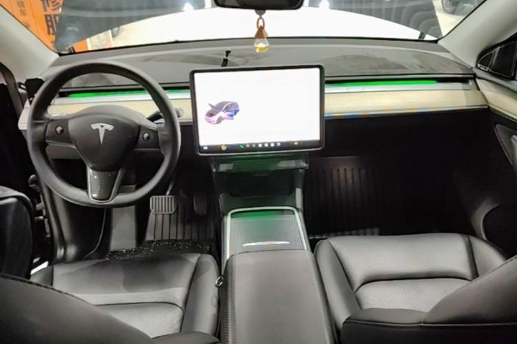 Used Tesla Model Y 2021 Standard Range Rear-Wheel Drive Version Center Console