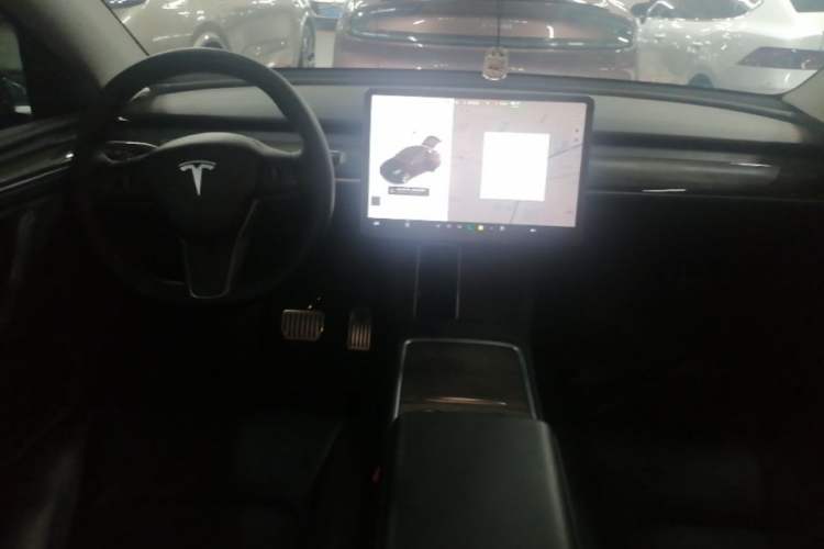 Used Tesla Model Y 2021 Standard Range Rear-Wheel Drive Version Center Console