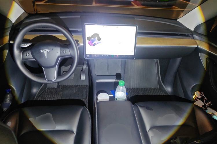 Used Tesla Model Y 2021 Standard Range Rear-Wheel Drive Version Center Console