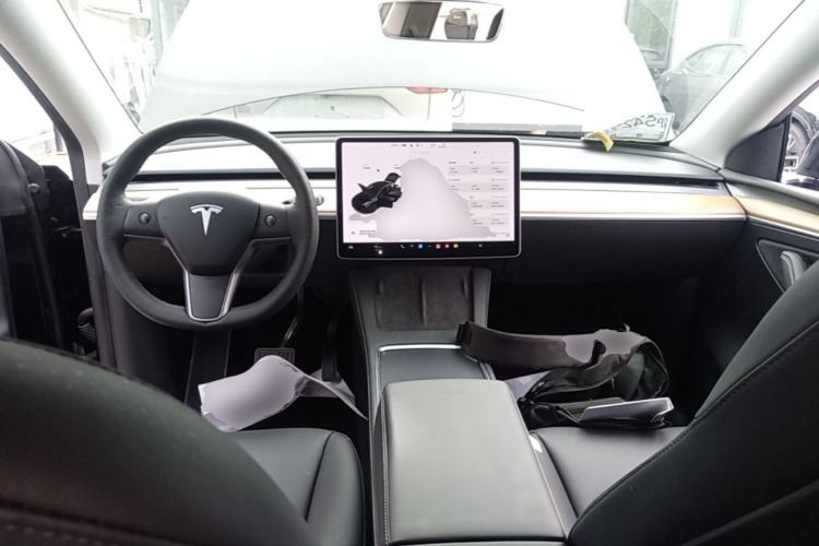 Used Tesla Model Y 2021 Long-Range All-Wheel-Drive Version Center Console
