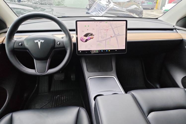 Used Tesla Model Y 2021 Standard Range Rear-Wheel Drive Version Center Console