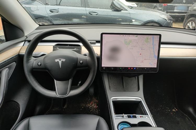 Used Tesla Model Y 2021 Standard Range Rear-Wheel Drive Version Center Console