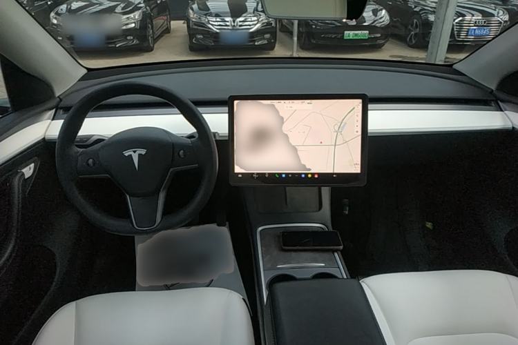 Used Tesla Model Y 2021 Standard Range Rear-Wheel Drive Version Center Console