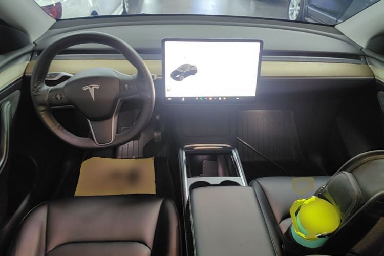 Used Tesla Model Y 2021 Standard Range Rear-Wheel Drive Version Center Console