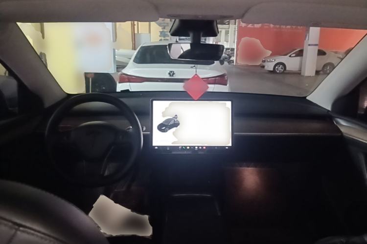Used Tesla Model Y 2021 Long-Range All-Wheel-Drive Version 3D7 Center Console