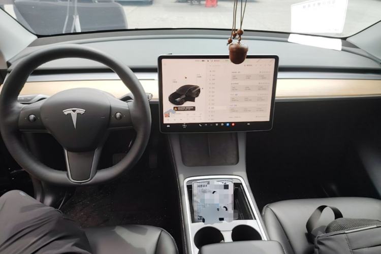 Used Tesla Model Y 2021 Standard Range Rear-Wheel Drive Version Center Console
