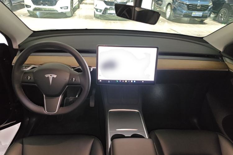 Used Tesla Model Y 2021 Standard Range Rear-Wheel Drive Version Center Console