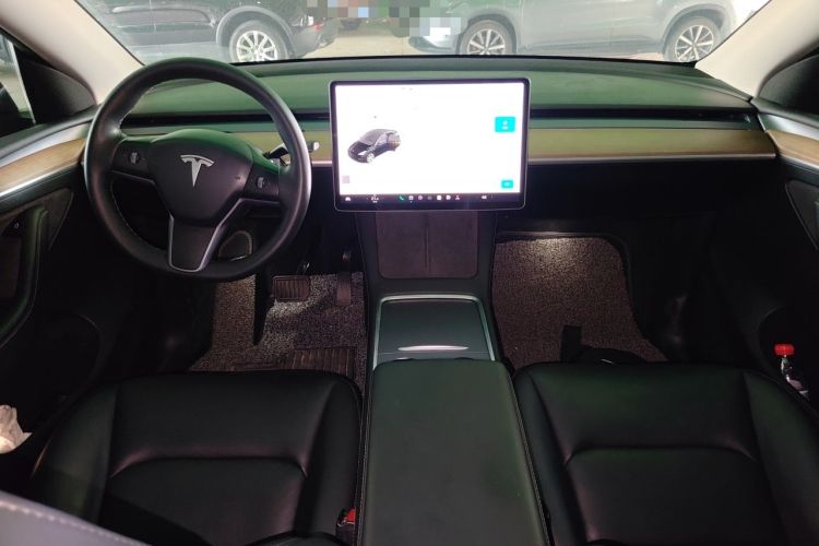 Used Tesla Model Y 2021 Standard Range Rear-Wheel Drive Version Center Console