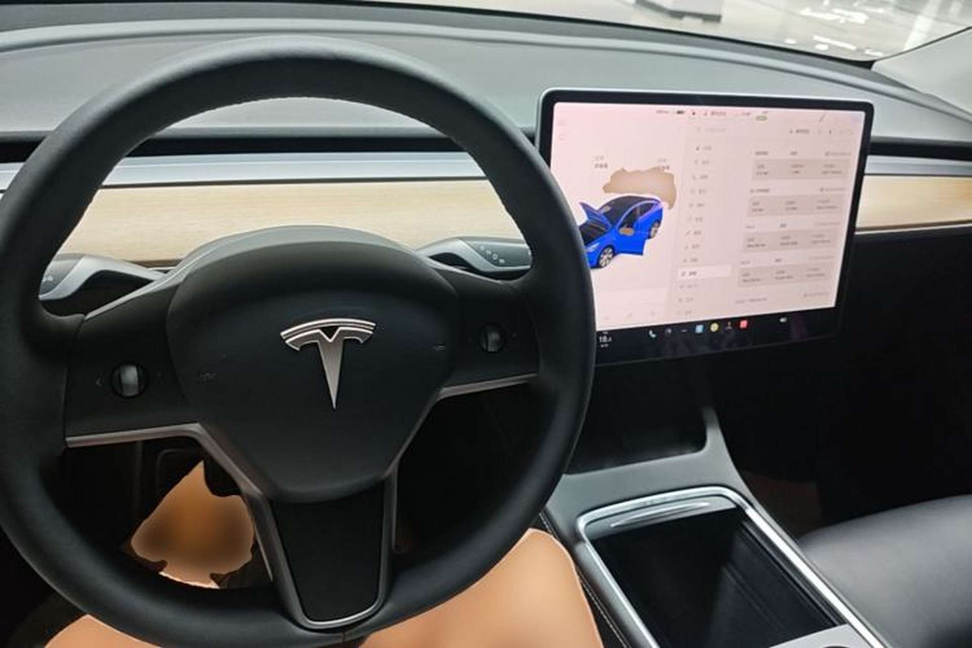 Used Tesla Model Y 2021 Standard Range Rear-Wheel Drive Version Center Console