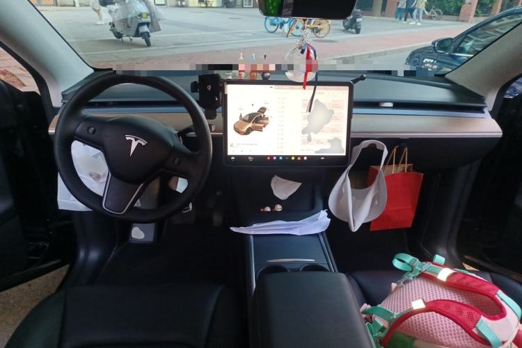 Used Tesla Model Y 2021 Long-Range All-Wheel-Drive Version 3D7 Center Console
