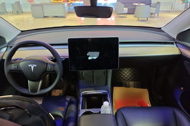 Used Tesla Model Y 2021 Standard Range Rear-Wheel Drive Version Center Console
